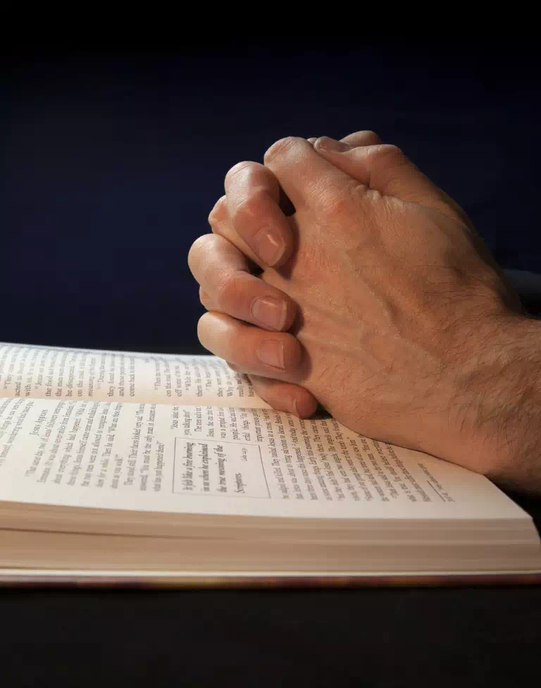 ręce złożone do modlitwy
